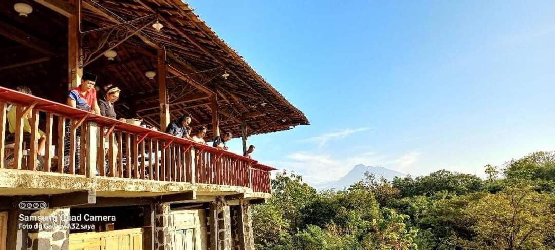 Omah Singo Stay & Resto Yogyakarta Bantul Exterior photo
