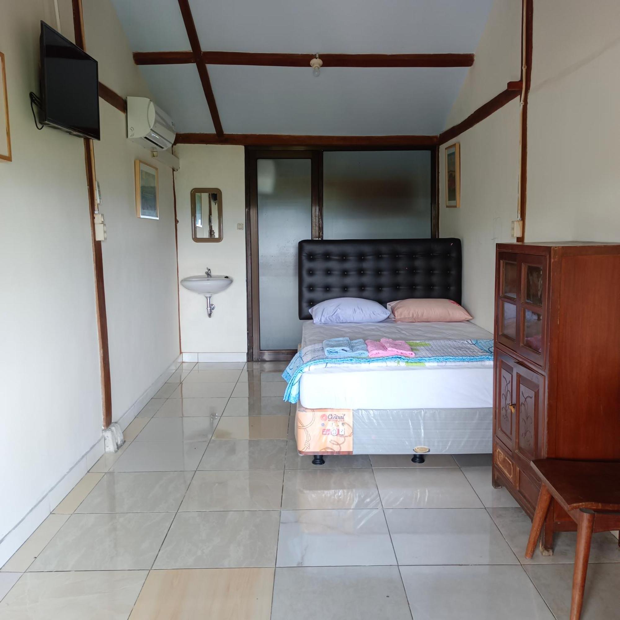 Omah Singo Stay & Resto Yogyakarta Bantul Exterior photo